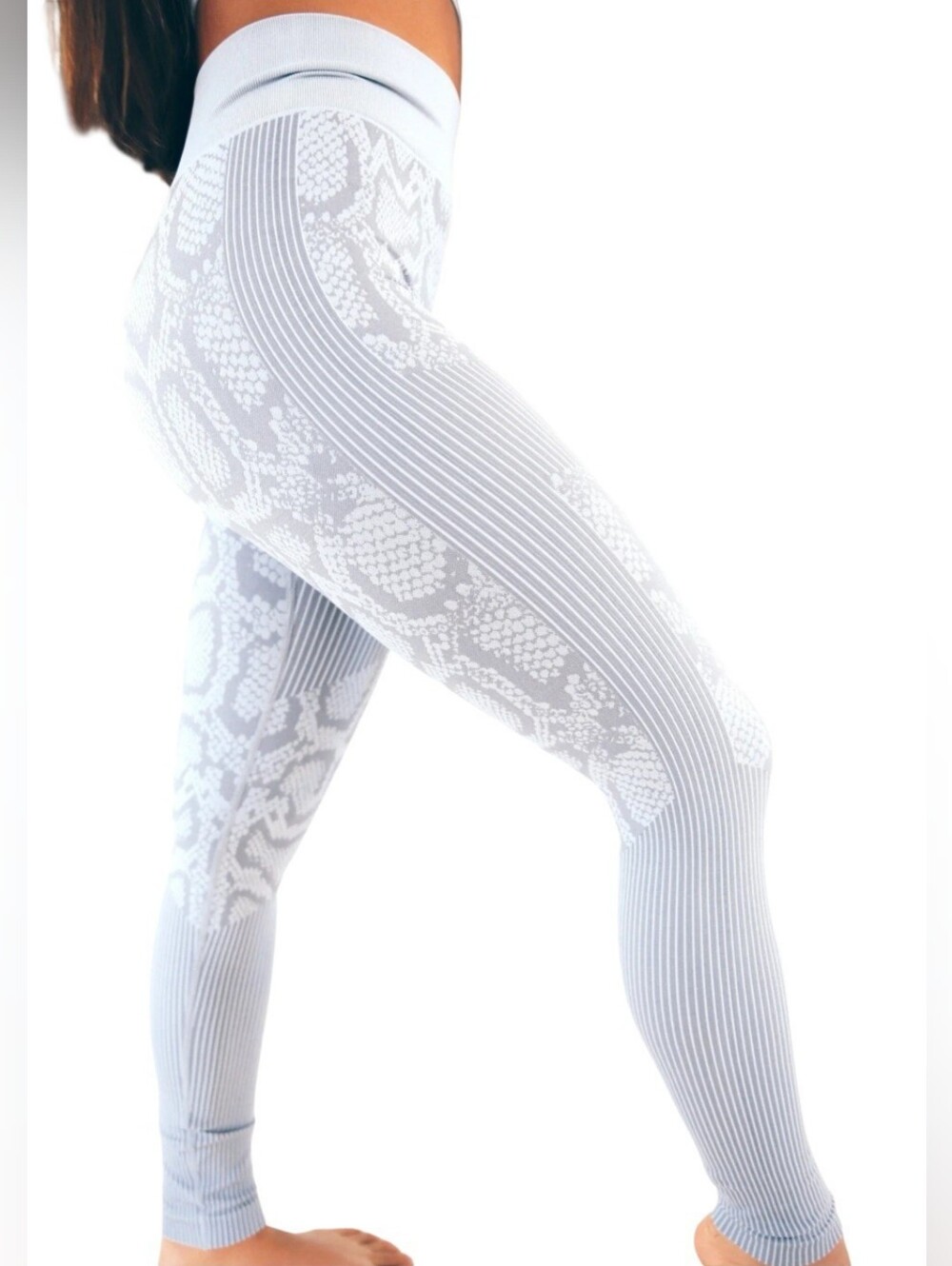 Nikibiki Seamless High-Waist Snake-Print Leggings in Light Blue - One Size